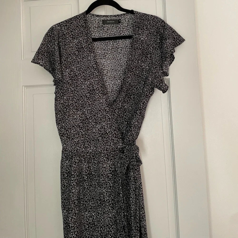 Euc Zesica black and white tie polka dot wrap dress size medium - Picture 6 of 7